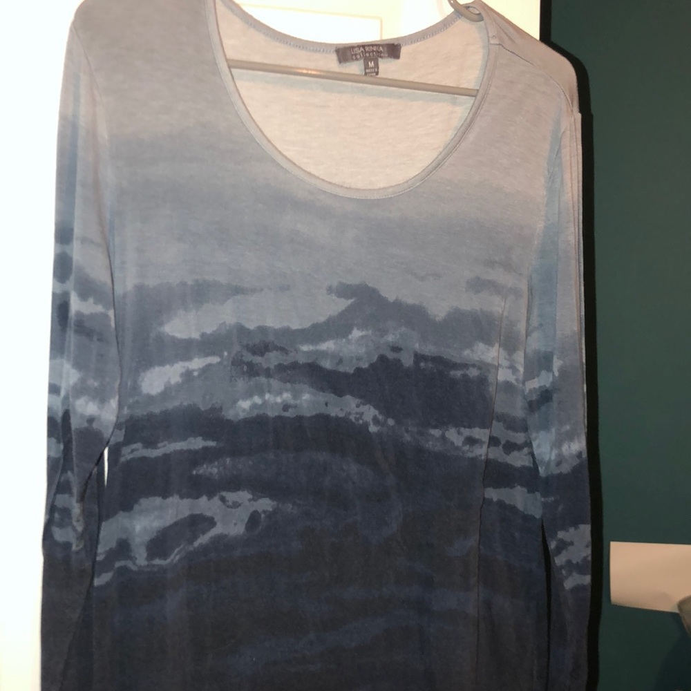 Lissa Rinna top light blue and bottom dark blue.